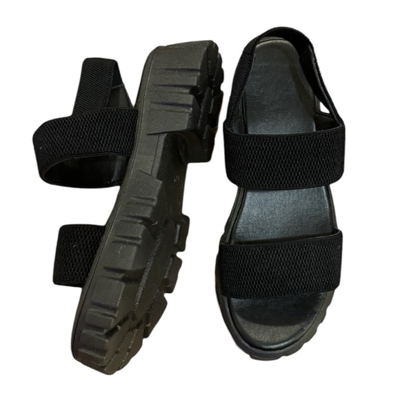 Chunky black platform sandals with stretchy strap - Picture 2 of 4